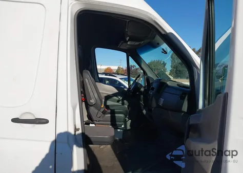 2011 Mercedes-Benz Sprinter 2500 High Roof z USA, uszkodzony, nr VIN WD3PE8CB3B5579738